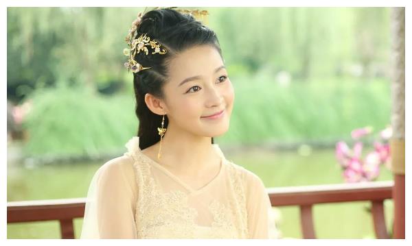 而元玉仪和其姐姐元静仪幸免于难,元泰死后元玉仪直接成了大臣的家妓