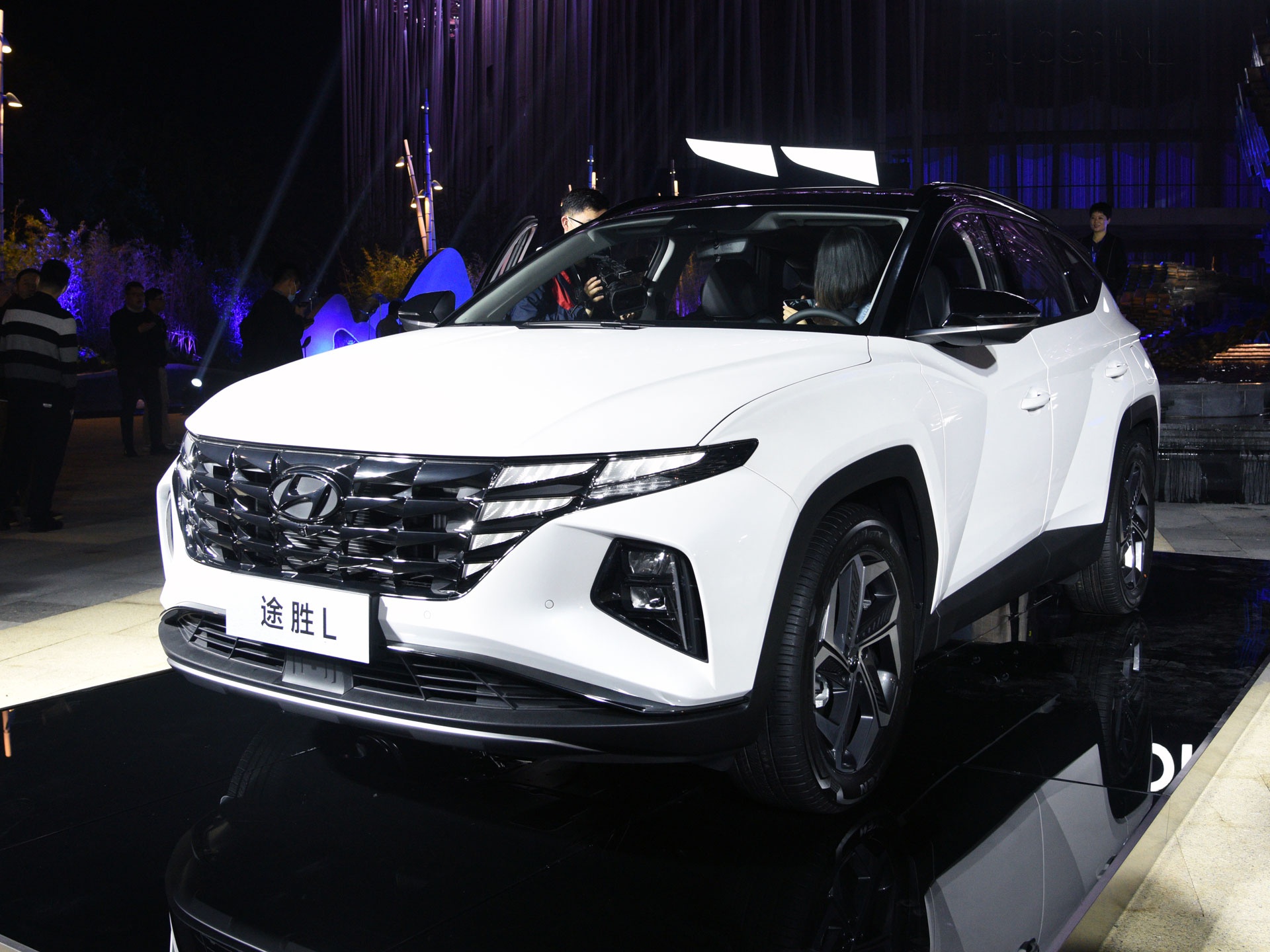 全新一代途胜l上市4款车型售1618万起