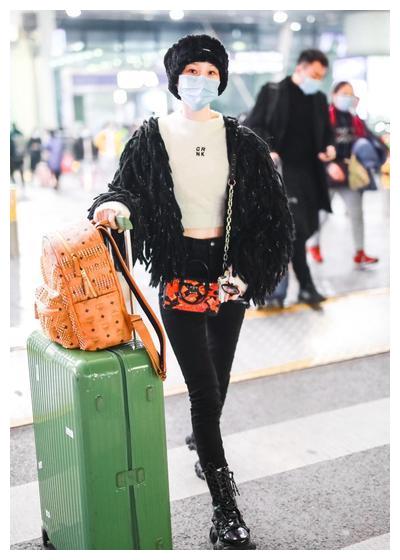 00后歌手陈雪凝成都当蓉漂:《绿色》就是吃火锅来的灵感