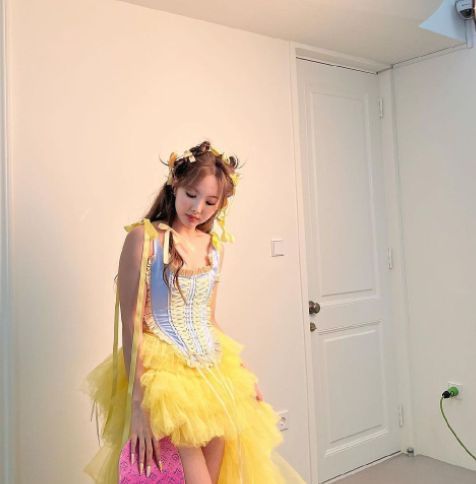 林娜琏SOLO出道曲公开，满满夏日风！休闲区蓝鸢梦想 - Www.slyday.coM