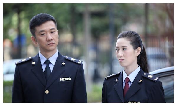 被老婆捧了13年走红后却抛妻弃子另寻新欢今51岁仍是单身