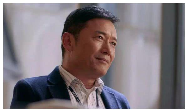 伙伴就会知道,谢贤才是最厉害的,他早年因为饰演罗四海而被大家叫四哥