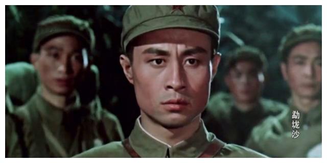 难忘王心刚十大银幕形象 英俊潇洒 仪表堂堂 尤其扮演军人最帅__财经头条