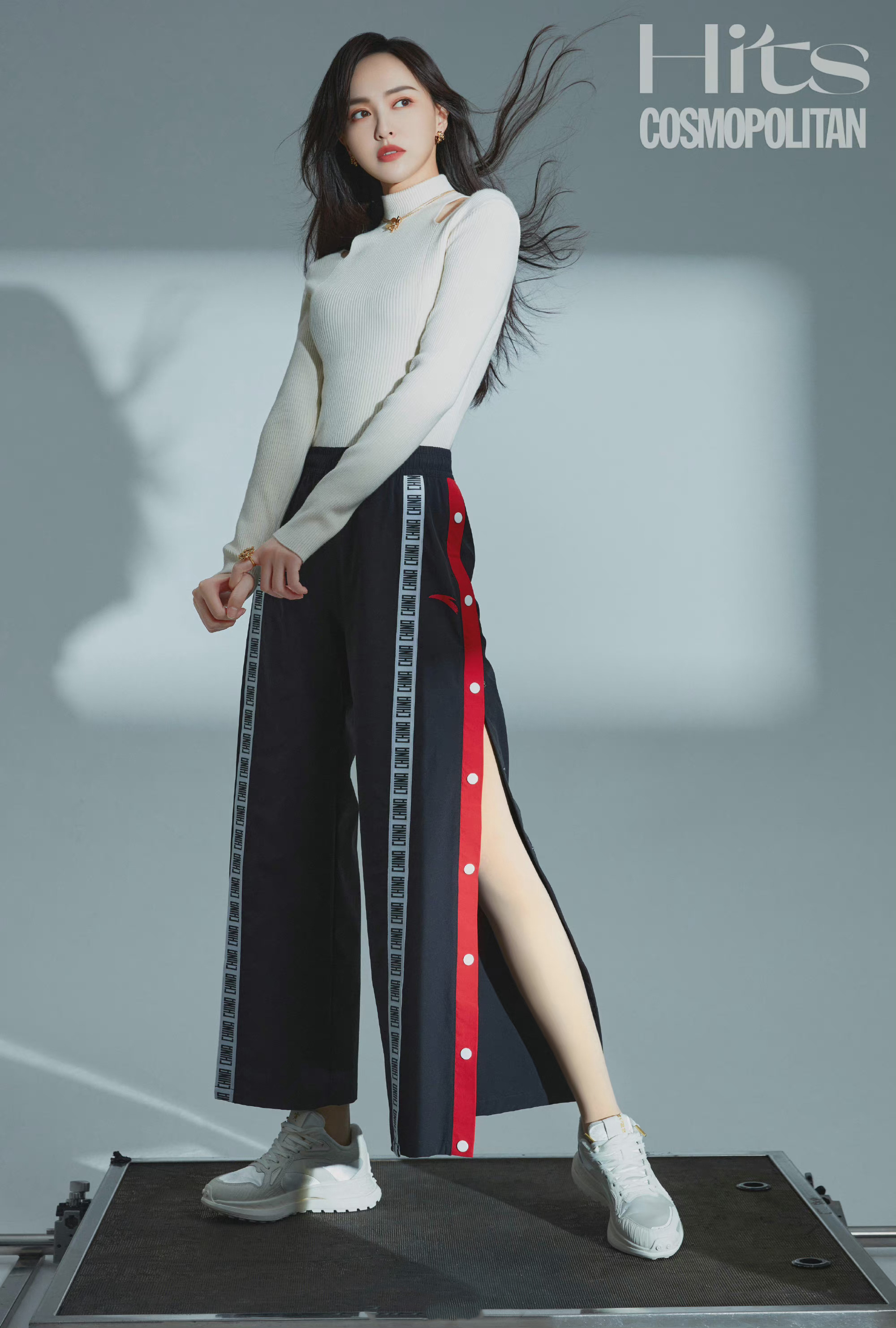 唐嫣cosmohits二月刊释出张弛有度和紧绷状态