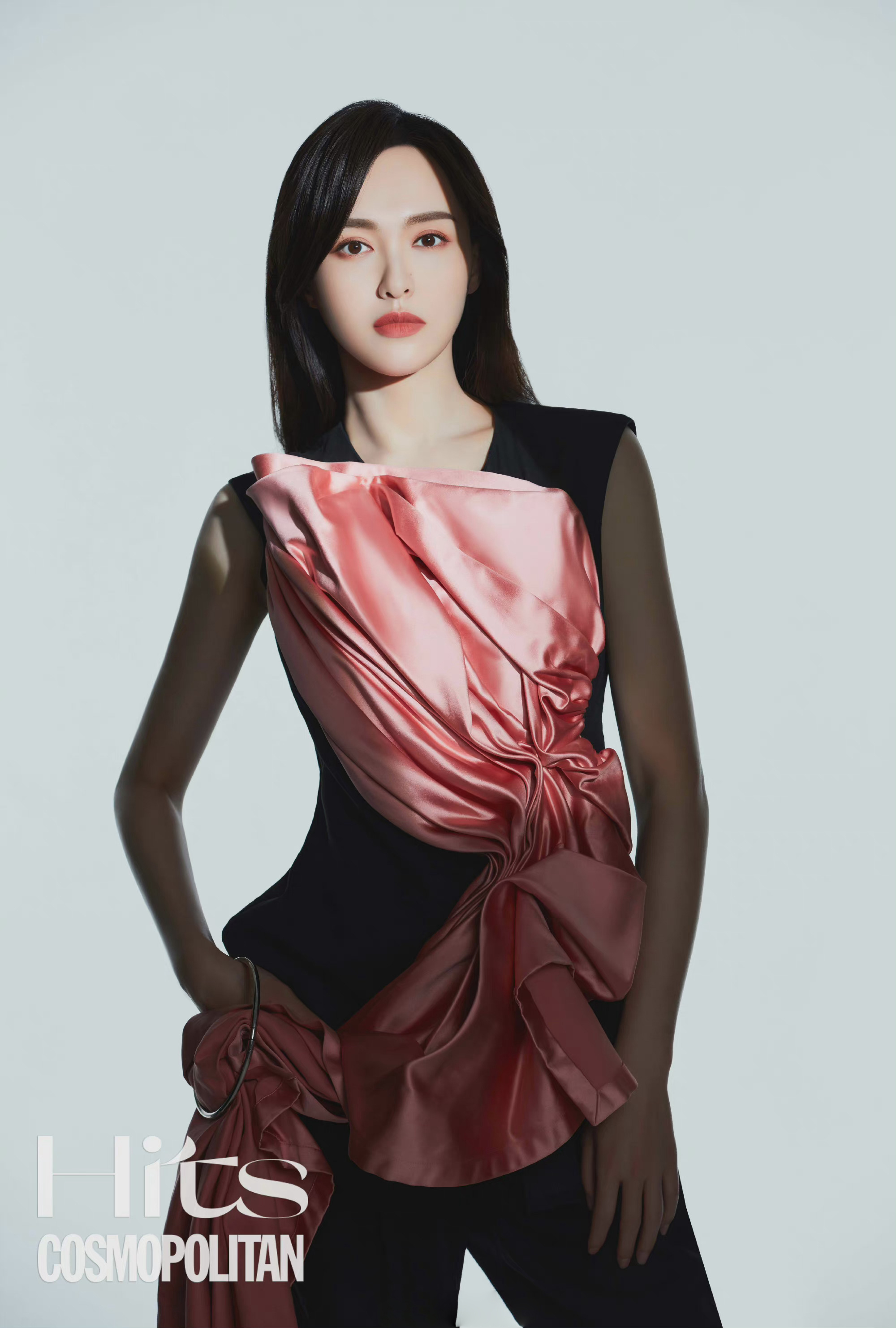 唐嫣cosmohits二月刊释出张弛有度和紧绷状态