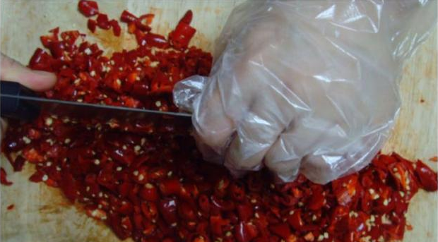 婆婆做的辣椒酱特别香,保证一吃就停不了嘴,因为婆婆放了这三样休闲区蓝鸢梦想 - Www.slyday.coM 婆婆做的辣椒酱特别香,保证一吃就停不了嘴,因为婆婆放了这三样休闲区蓝鸢梦想 - Www.slyday.coM