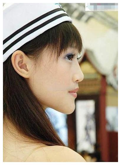 蓝盈莹早年旧照被扒大方脸型眼距窄小与如今精致长相判若两人