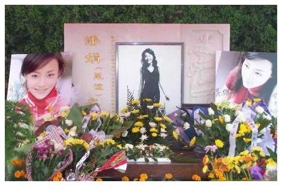 2009年早晨,潘星谊被鱼缸碎片划破动脉,安静死在父亲怀中