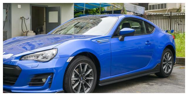 公认的平民跑车,比3系好开,发动机与保时捷齐名,顶配也才28万