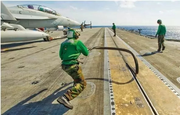 蒸汽弹射器原理简单，但为何只有美国能造？