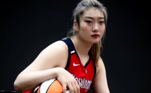 李梦被弃用,迪拉娜受伤离队,王丽丽无缘名单_高清图集_新浪网