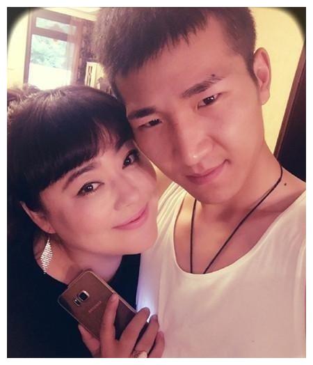 演员李菁菁诈骗粉丝数千万元又炫富,几百人联合举报|李菁菁|刘振|炫富