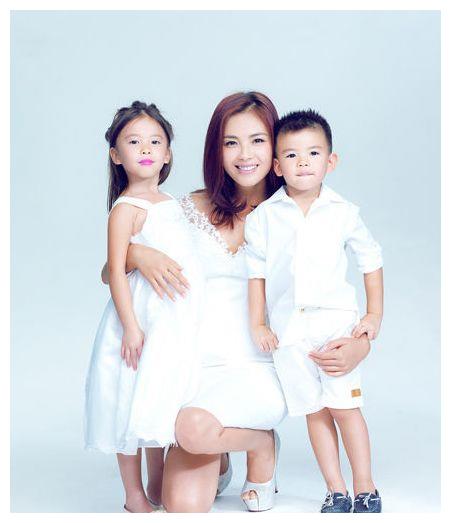 刘涛孩子基因真好,女儿长得像韩国妹子,儿子太帅令人羡慕!
