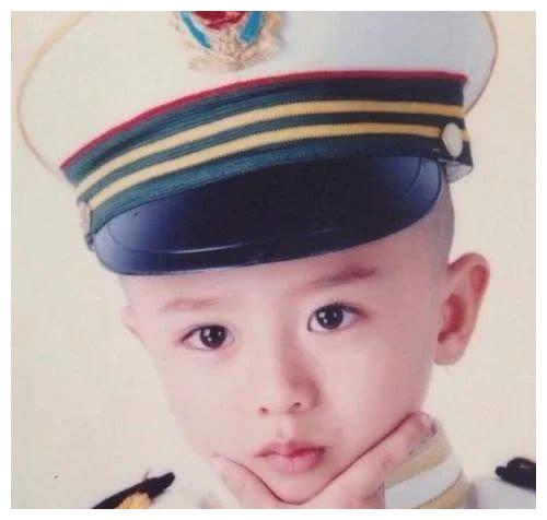 李现小时候是小胖杨紫旧照承包笑点他们的童年照也太可爱了吧