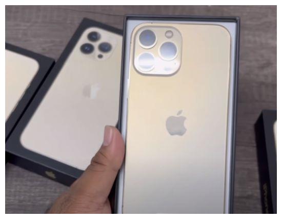 先睹为快!iPhone 13 Pro Max金色版抢先开箱休闲区蓝鸢梦想 - Www.slyday.coM 先睹为快!iPhone 13 Pro Max金色版抢先开箱休闲区蓝鸢梦想 - Www.slyday.coM