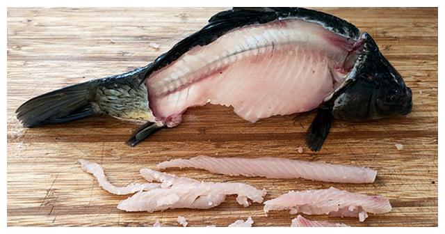 原来鲫鱼去刺这么简单3分钟去刺干净让喝鱼汤比吃豆腐还放心