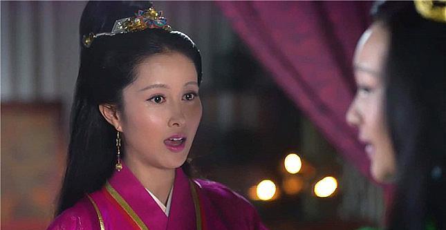 芈月传芈槐对魏美人残暴无情对自己的正宫妻子却这样温柔多情