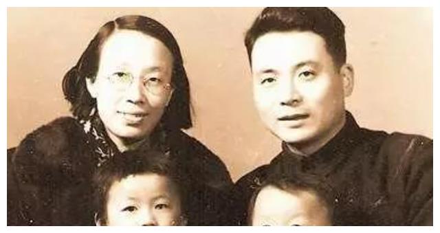 她是邓稼先的夫人,18岁考入北大,苦等丈夫28载,现在93岁了休闲区蓝鸢梦想 - Www.slyday.coM 她是邓稼先的夫人,18岁考入北大,苦等丈夫28载,现在93岁了休闲区蓝鸢梦想 - Www.slyday.coM