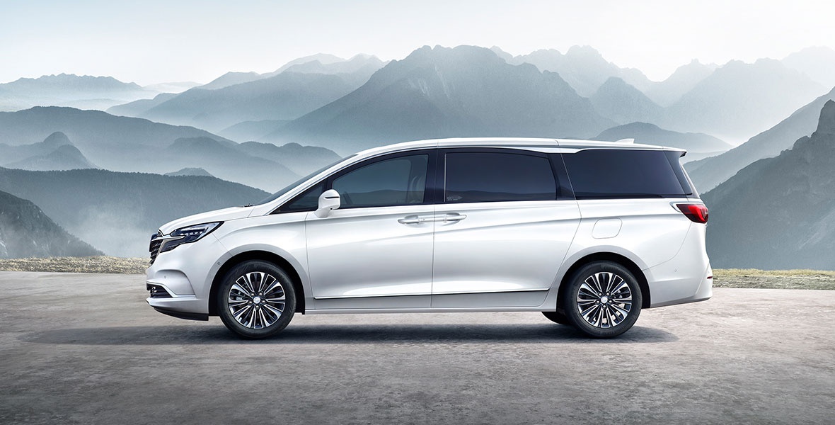 保姆车更豪华了别克gl8es陆尊新车型上市