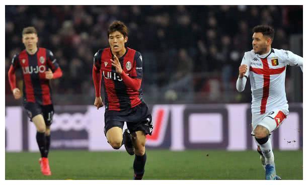 中国球迷又酸了！2名日本球星加盟豪强，22岁后卫转会费2000万欧