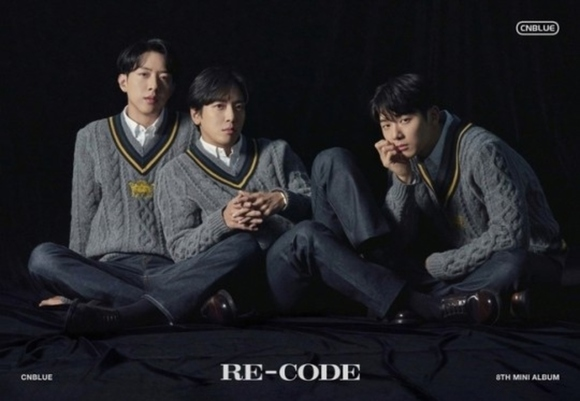 CNBLUE公开第8张迷你专辑《RE-CODE》封面照公开 展现超群的颜值