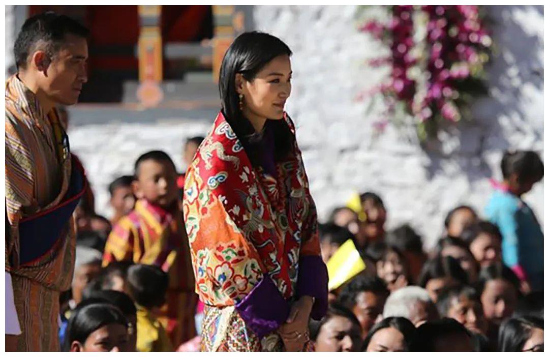 与皇家公主一起跳舞,优美舞姿恬静迷人|佩玛|不丹|王后_新浪新闻