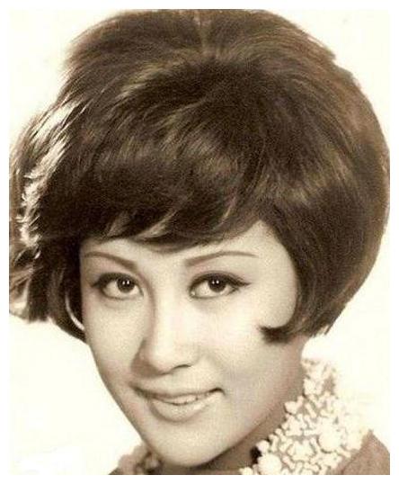 向华强养前任40年,向太不但不吃醋,还唤对方一声"姐姐"|丁佩|向华强