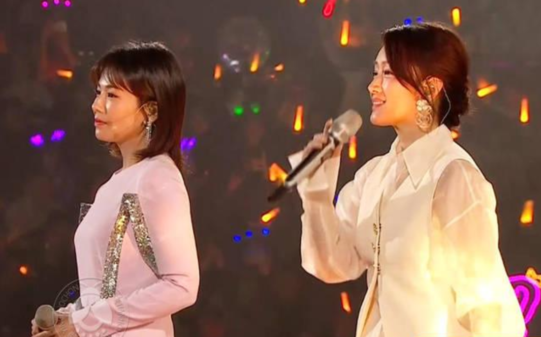 刘涛,杨钰莹爆火!合唱《岁月》把王菲那英都比下去了,太经典了