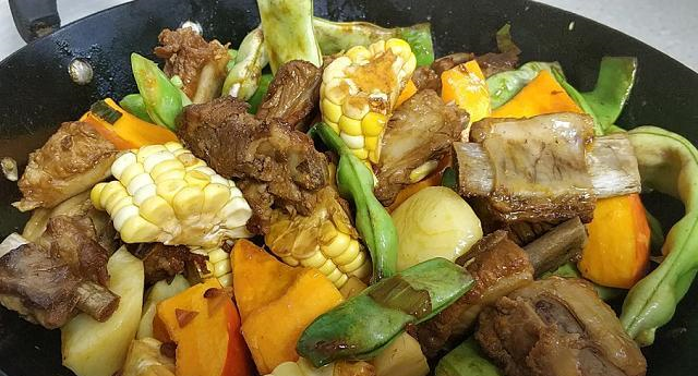 去东北餐馆吃饭,3人点5道菜,老板笑称吃完免单,上菜后都懵了休闲区蓝鸢梦想 - Www.slyday.coM 去东北餐馆吃饭,3人点5道菜,老板笑称吃完免单,上菜后都懵了休闲区蓝鸢梦想 - Www.slyday.coM