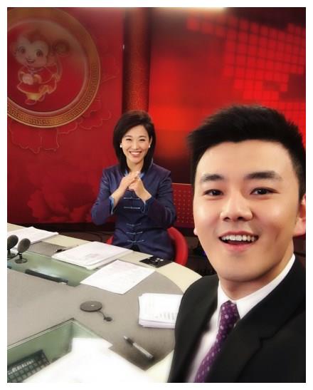 33岁入职新闻联播最年轻国嘴严於信什么来头婚姻意外曝光