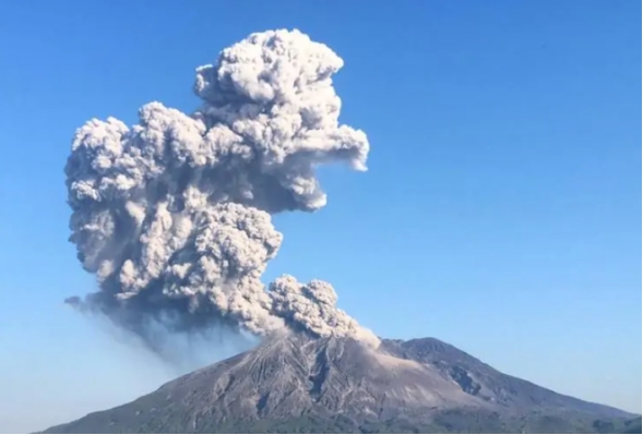 一波未平一波又起,日本发生地震,火山喷发,日首相将被送往医院休闲区蓝鸢梦想 - Www.slyday.coM 一波未平一波又起,日本发生地震,火山喷发,日首相将被送往医院休闲区蓝鸢梦想 - Www.slyday.coM
