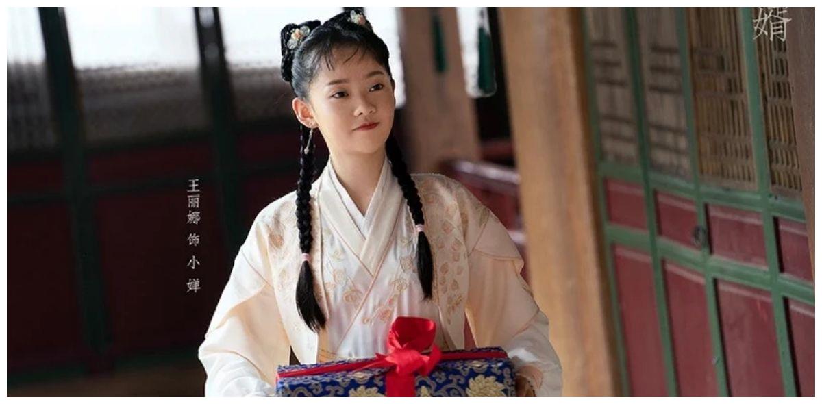 这一次在《赘婿》,她的角色是苏檀儿的贴身丫鬟小婵,随后也成为了男主