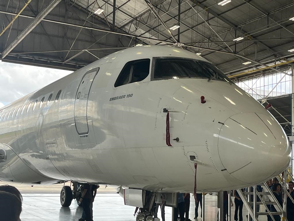 组图巴航工业首架货运版e190抵达巴西圣保罗