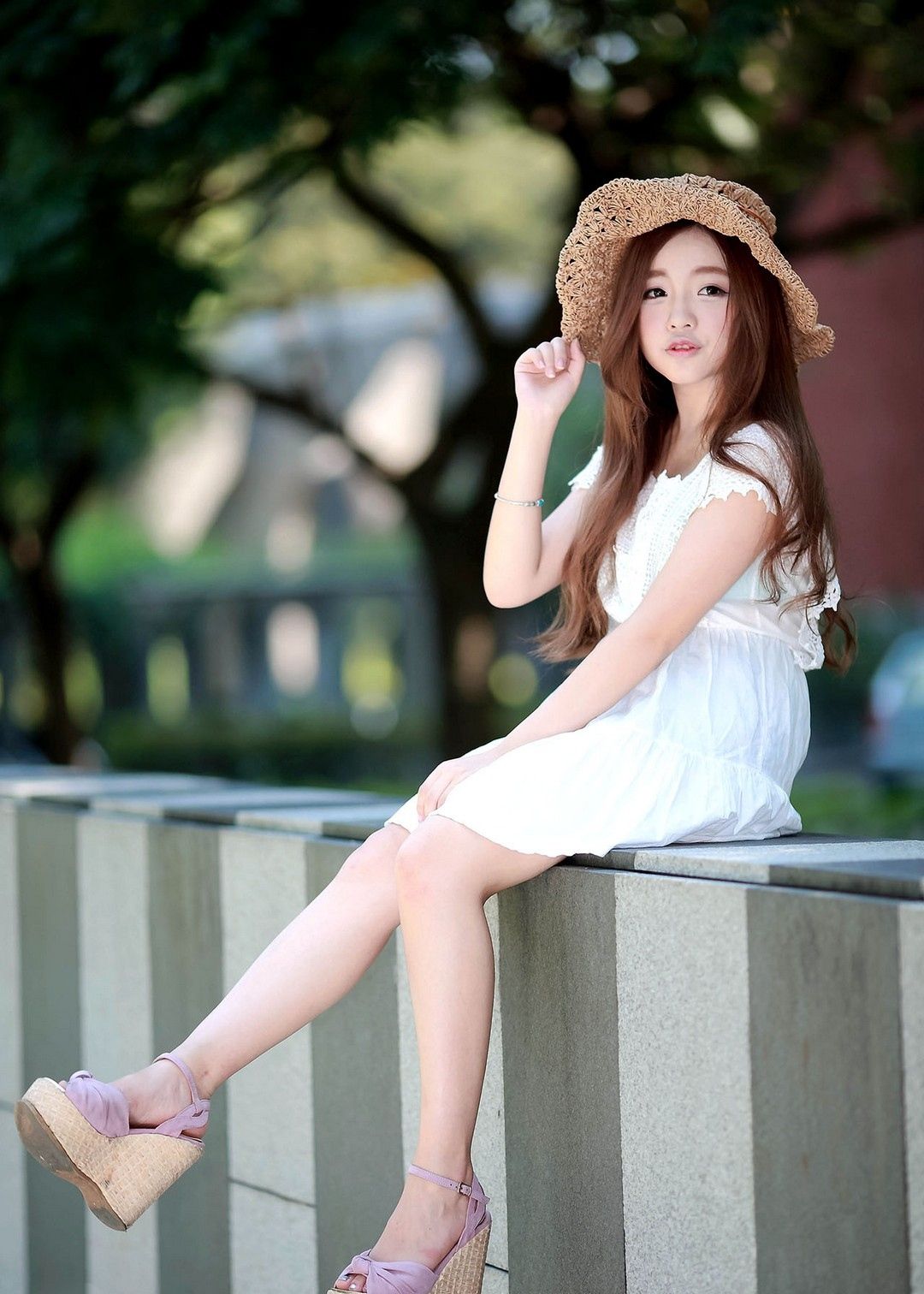 美丽的女孩笑容甜美,正是天真无邪,纯洁烂漫的花季