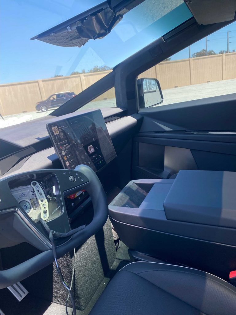 特斯拉纯电动皮卡cyber6767truck内饰图曝光