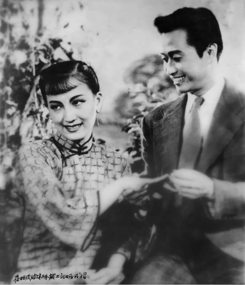 民国歌后周璇,大半生都在寻爱,却无奈黯然离世