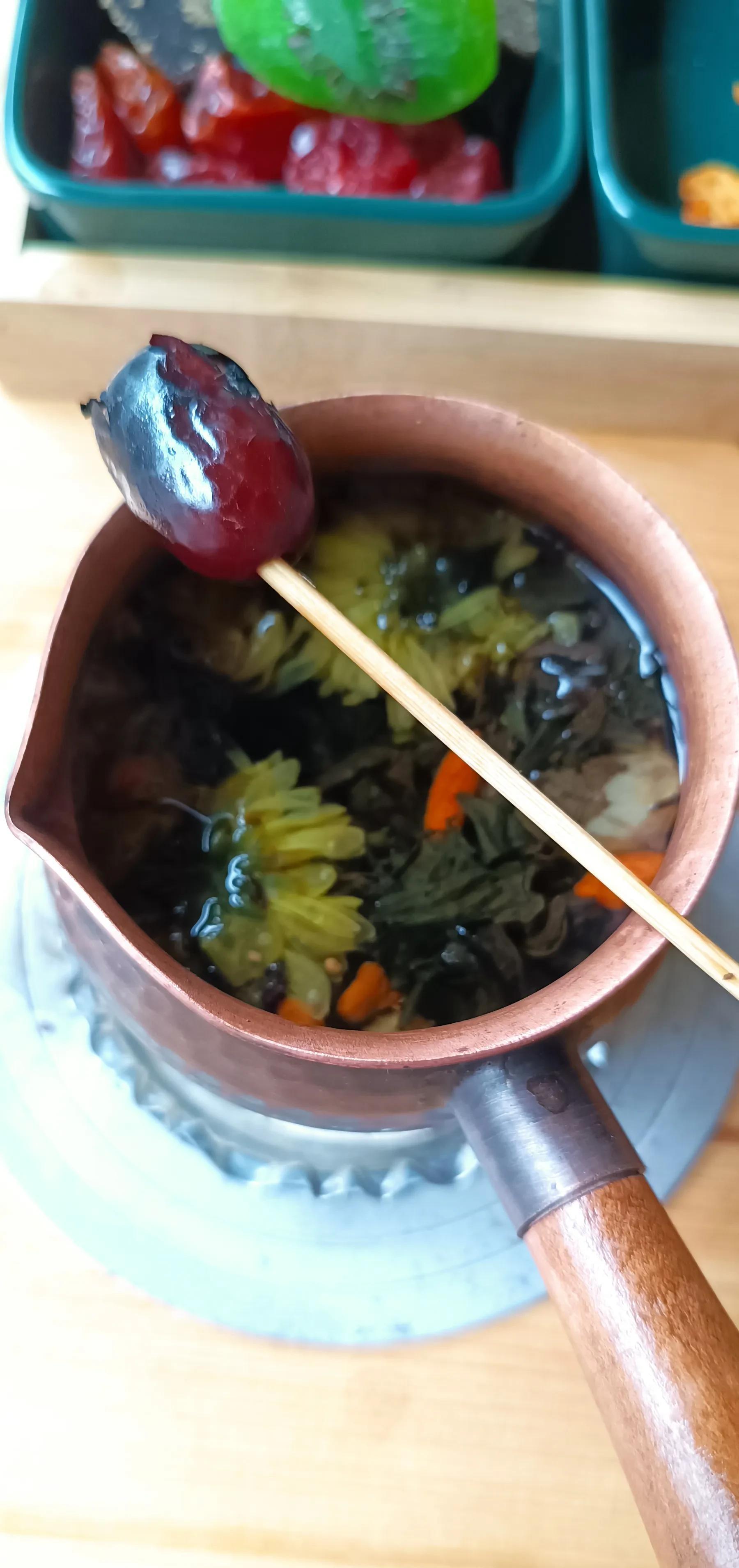 喝茶,喝的是身心愉悦,尤其是关中地区的罐罐茶,听着陕西秦腔,三五好友