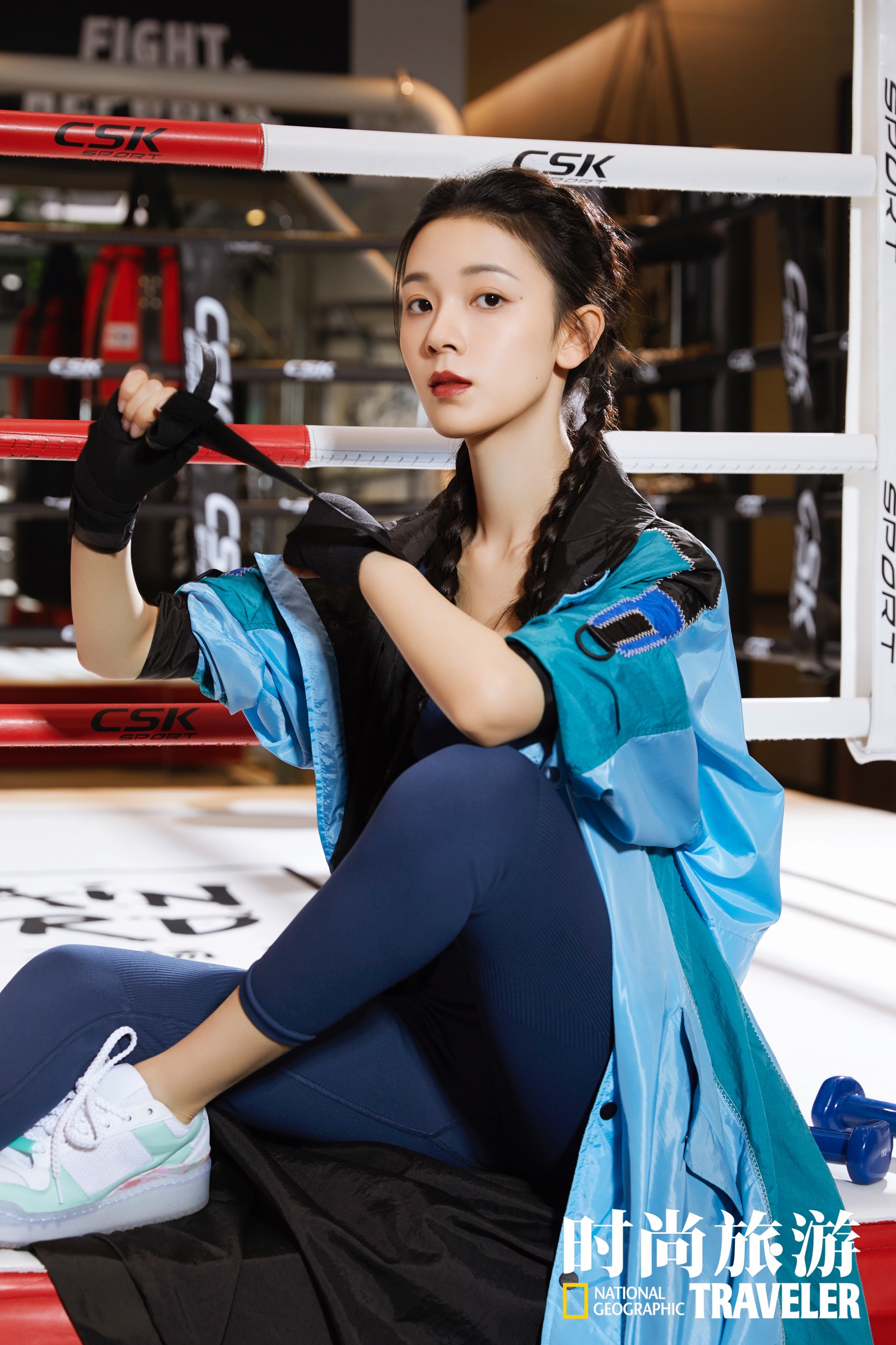 陈瑶最新杂志大片曝光少女酷飒性感展千面风华