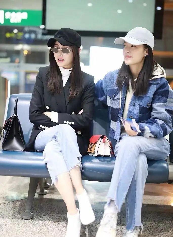 李沁张天爱姐俩好,一个休闲时髦惹人爱,一个御姐范让人"臣服"_高清