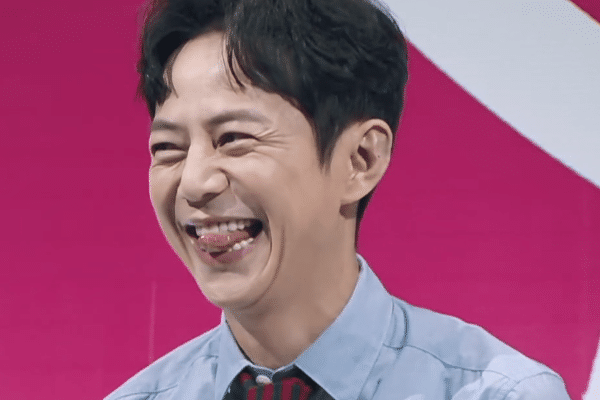 何炅做完手术录节目耳朵没拆线只能配手麦他却一直为迟到道歉