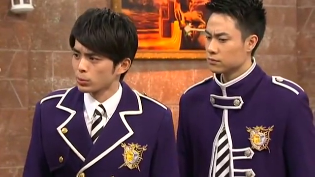 萌学园:把暗黑大帝引到时空裂缝,然后在发起攻击么