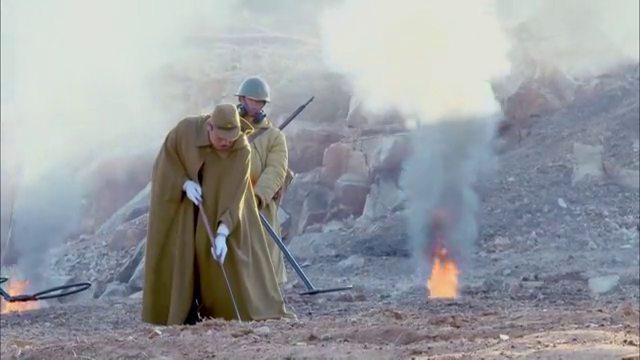 鬼子工兵排除地雷,却不料竟是连环雷,瞬间爆炸