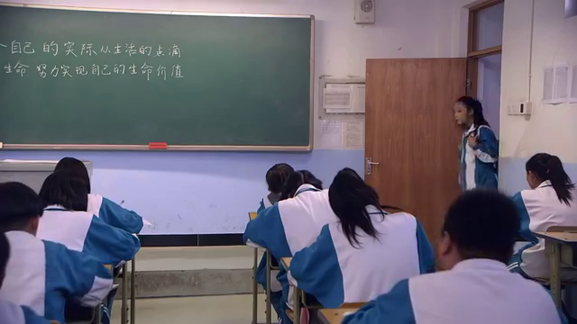 小姑娘第一天上学就迟到,且看美女如何跟老师斗智斗勇