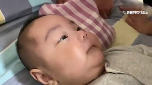 小杰森住院不料半夜发生状况,病情再次转变,鹏鹏和丹丹心疼坏了