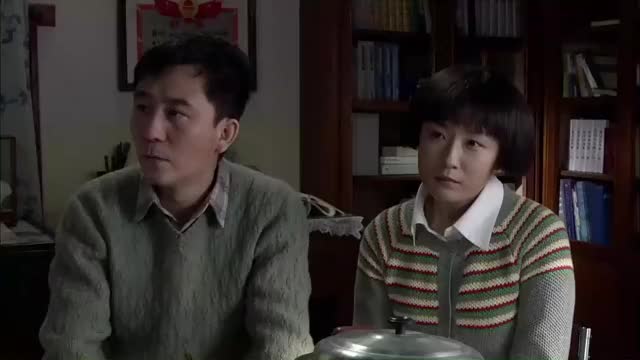 小麦进城,全家人一起吃饭,都还没动筷子,农村儿媳全给吃见底了