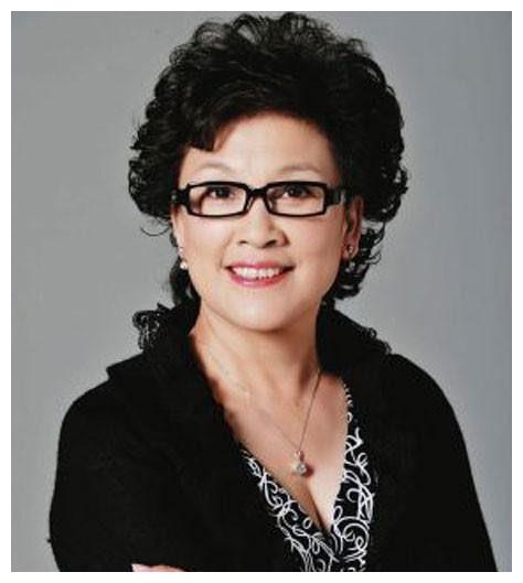 国家一级演员宋春丽为拍戏终生不生不育却在61岁当上了妈