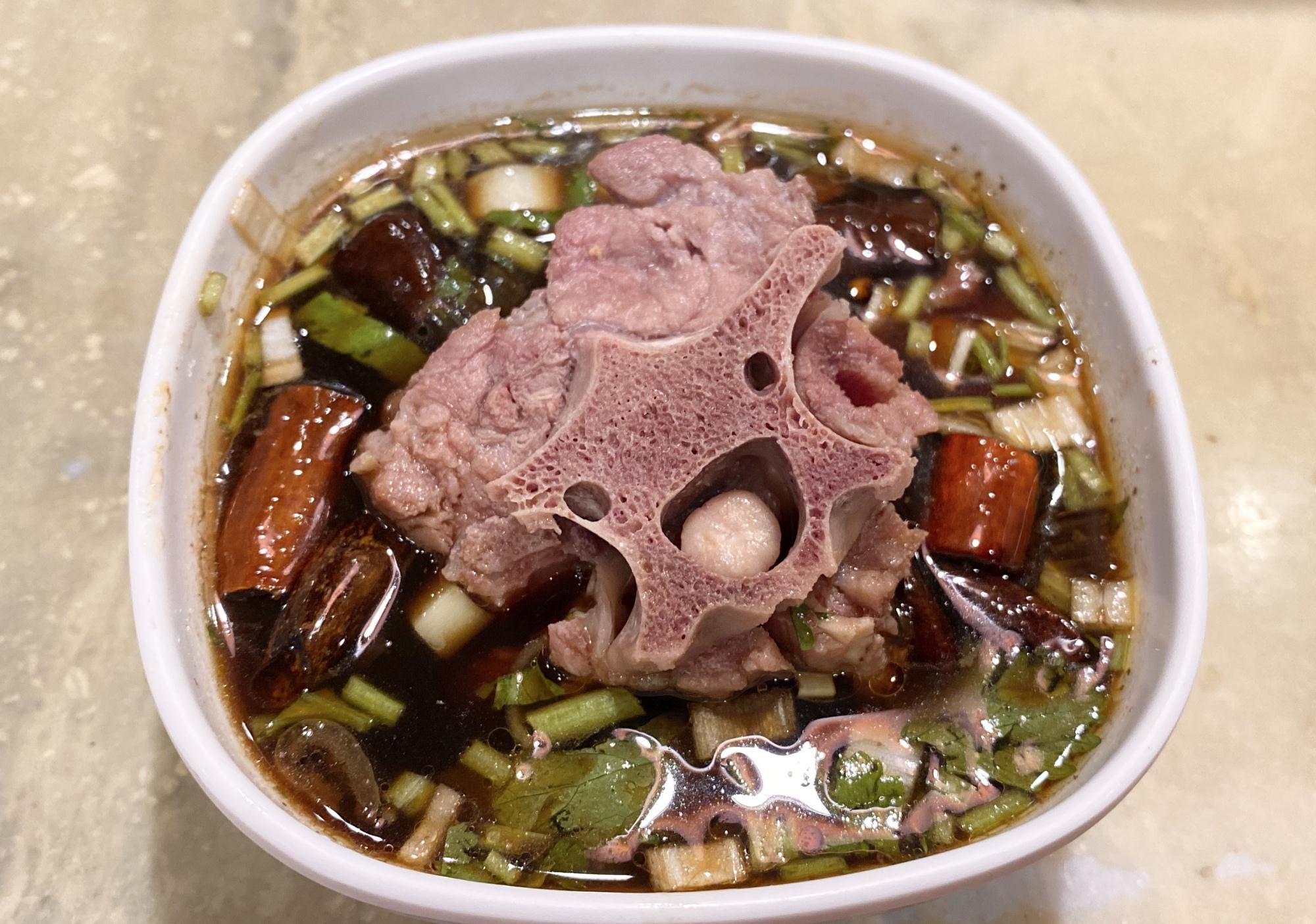 鲜美脱骨的白汤羊蝎子,比红汤还好吃,3人花400多却喊超过瘾