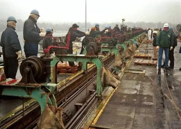 蒸汽弹射器原理简单，但为何只有美国能造？