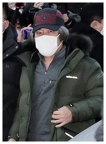 "素媛案"罪犯赵斗淳正式出狱,穿新衣状态不错,群众很不满|赵斗淳|罪犯