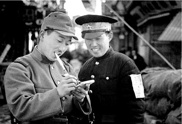 效忠侵略者的伪满警察一次砍杀30多人审讯室里将男子活活踢死